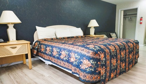 Suite estudio, 1 cama de matrimonio grande, cocina básica