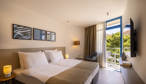 Habitación estándar con 2 camas individuales, balcón, mirando al mar