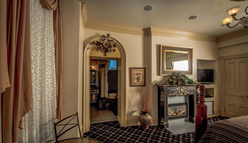 Suite (The Kahn Mansion Suite)