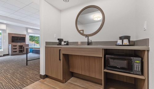 Suite, 1 cama de matrimonio grande, bañera (Mobility, Hearing, Nonsmoking)