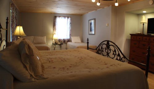 Family Room, 1 Double Bed, 1 King Bed, 1 Twin Bed