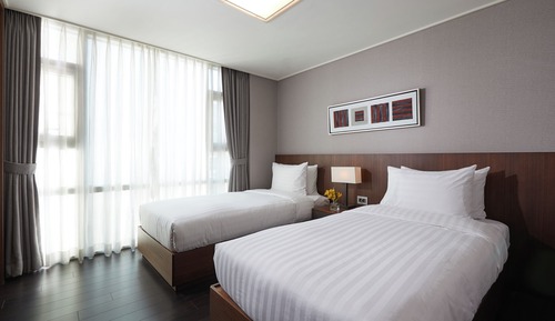 2 bedroom Premier Twin