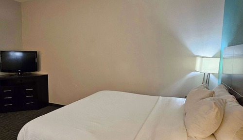 Suite estudio, 1 cama de matrimonio grande, notificación por teléfono o timbre, no fumadores