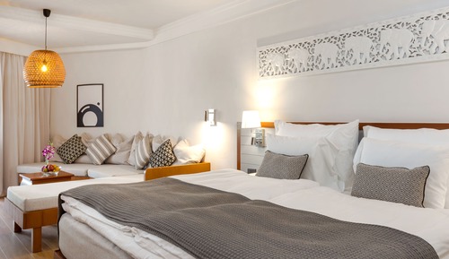 Estudio Royal, acceso a la piscina