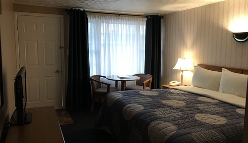 Estándar con cama de matrimonio King