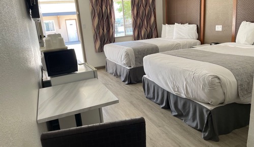 Habitación básica, 2 camas de matrimonio