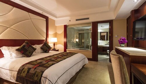 Deluxe Room, Partial Lake View