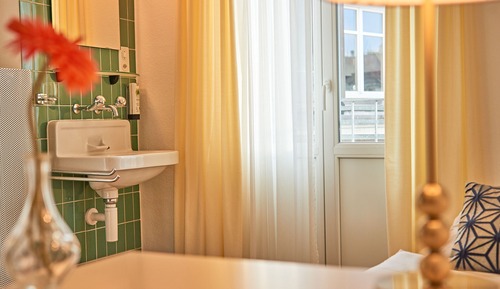 Habitación individual, baño compartido (incl. City Tax)