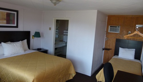 Habitación Confort (1 Queen and 1 Single Bed)