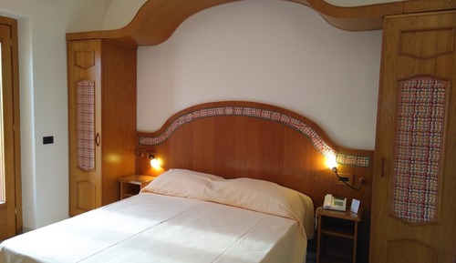 Superior Double or Twin Room, Partial Sea View
