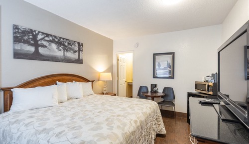 Standard Room, 1 King Bed