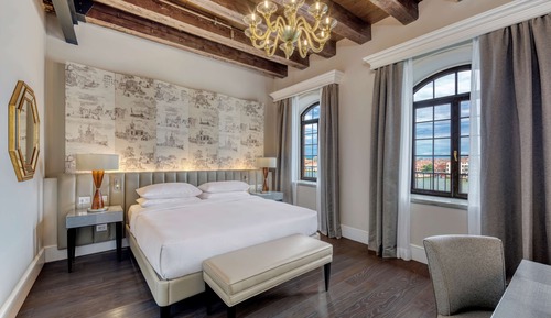Suite (Tower)