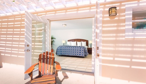 King Bed Water View