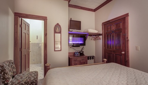 Standard Room, 1 Queen Bed, Non Smoking (2nd Floor)