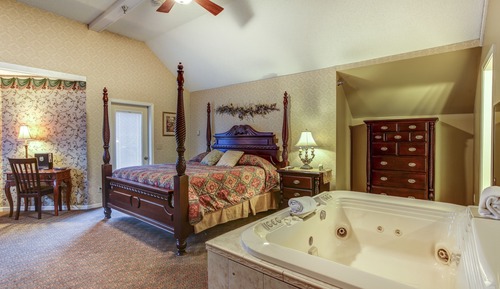 Executive Suite, 1 King Bed with Sofa bed, Non Smoking, Jetted Tub (3rd Floor)