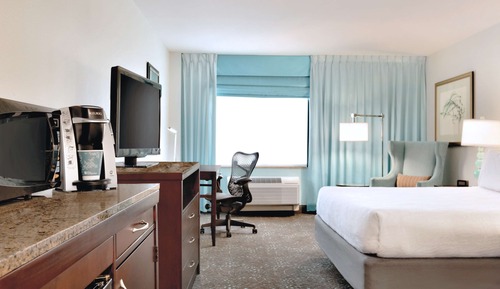 One King Bed, with Bathtub, Accessible