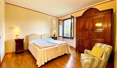 Habitación superior, 1 cama de matrimonio, vistas al jardín, en edificio anexo