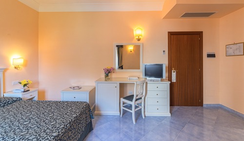Habitación triple clásica