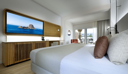 Habitación superior, junto a la piscina