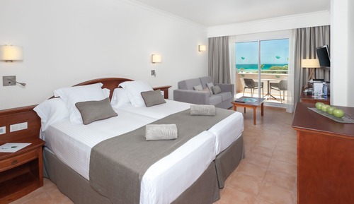 Habitación superior, vistas parciales al mar (3 Adults)