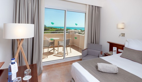 Habitación estándar, vistas parciales al mar (2 Adults)