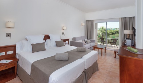 Habitación superior (2 Adults + 2 Children)