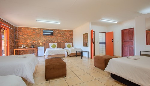 Habitación familiar, varias camas, vistas al jardín