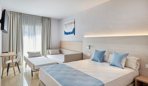 Habitación cuádruple, balcón