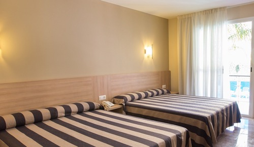Habitación familiar, balcón