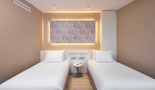 Habitación con 2 camas individuales