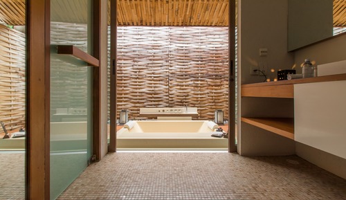 Oceanbed Jacuzzi Villa