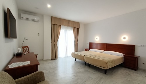 Habitación superior con 1 cama doble o 2 individuales