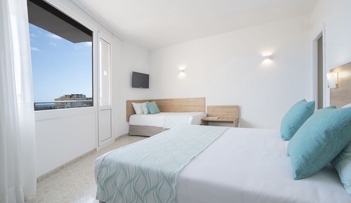 Habitación triple, balcón