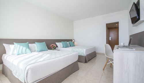Habitación cuádruple, balcón