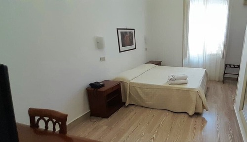 Habitación económica con 1 cama doble o 2 individuales