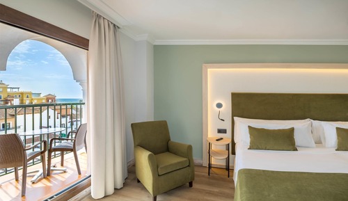 Habitación Deluxe (with TRRC Side Sea VW)