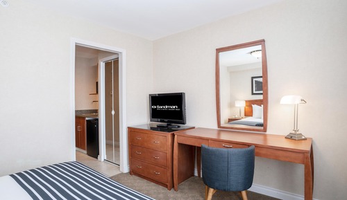 Suite familiar, cocina básica (1 King Bed, 2 Single Beds)
