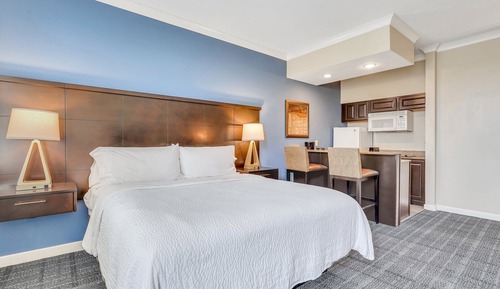 Suite estudio, 1 cama de matrimonio grande, cocina, vistas a la ciudad