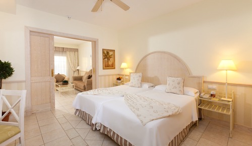 Superior Family Room (2 adults and 2 children)
