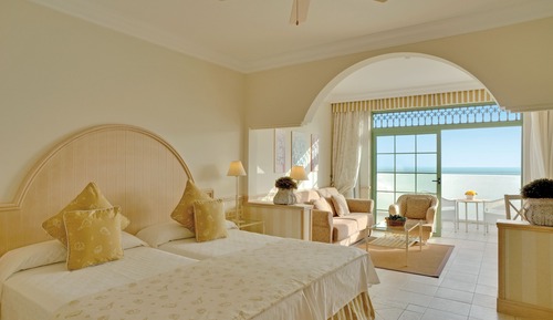 Habitación superior, vistas al mar (2 adults and 2 children)