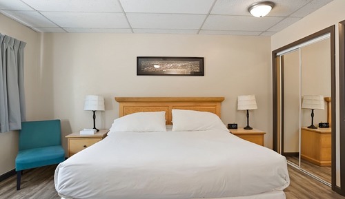 Deluxe Studio, 1 King Bed, Kitchen