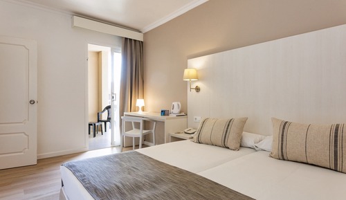 Habitación familiar (2 adults and 2 children, water park)
