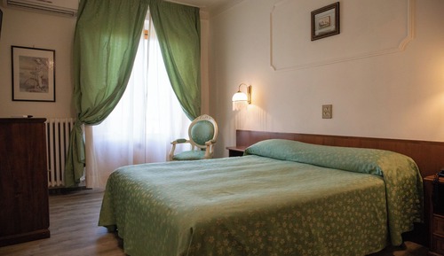 Habitación superior con 1 cama doble o 2 individuales