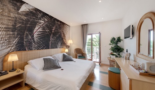 Habitación doble superior, balcón, vistas parciales al mar