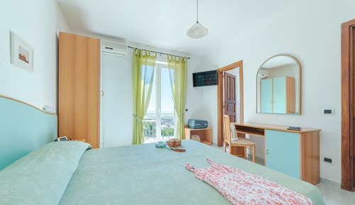 Habitación estándar con 1 cama doble o 2 individuales, vistas al mar