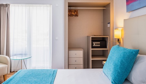 Habitación doble, vistas a la piscina (1 Adult)