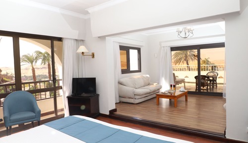Habitación superior con 1 cama doble o 2 individuales, vistas al río