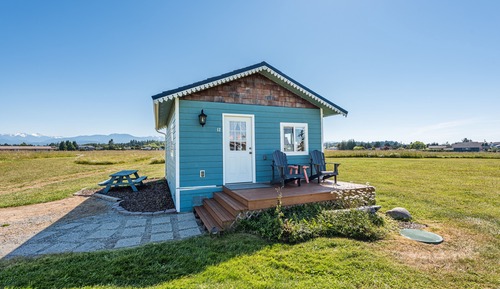 King Honeymoon Cottage, Large Jetted Tub, Private