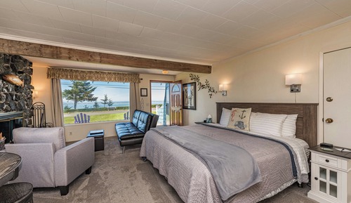 Waterfront King Room, Fireplace, Kitchen, Large Jetted Tub