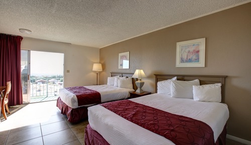 Habitación estándar doble, 2 camas de matrimonio, vistas a la montaña, en esquina (*Pet Friendly)